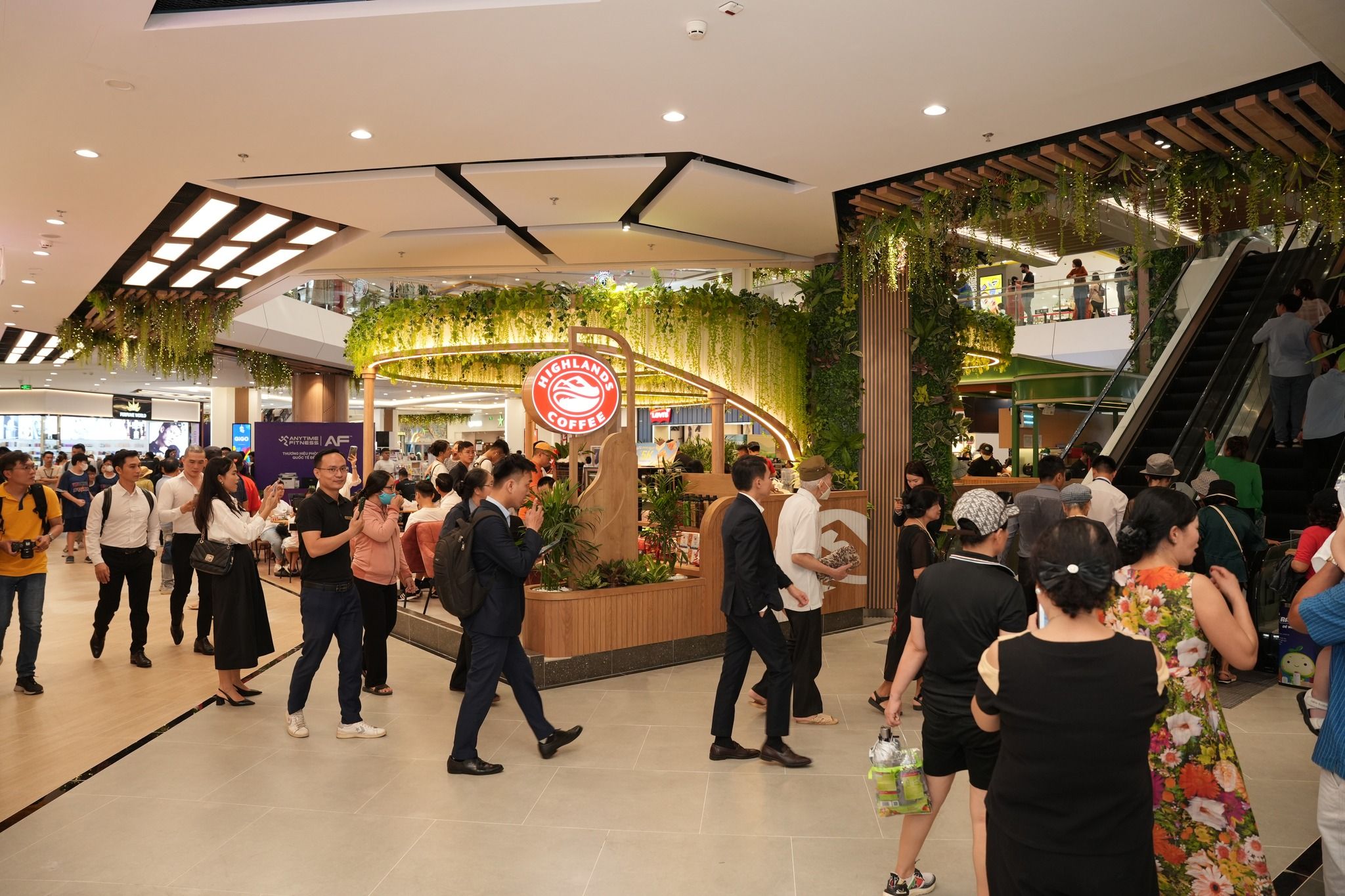 Chào Đón Những Cư Dân Đầu Tiên Đến Vincom Mega Mall Grand Park (3).jpg