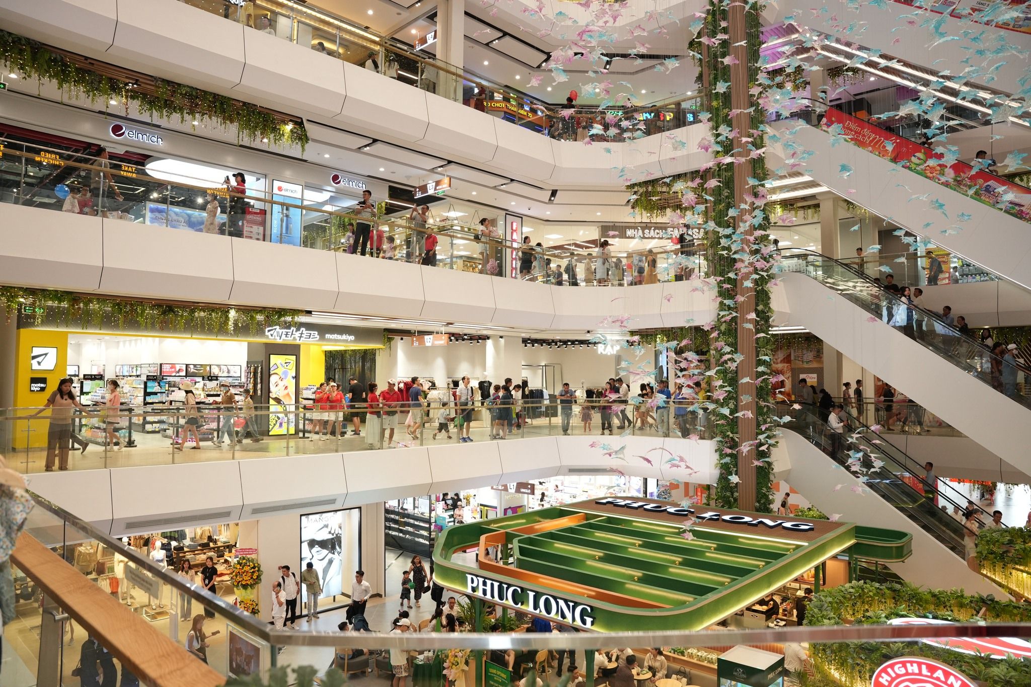 Chào Đón Những Cư Dân Đầu Tiên Đến Vincom Mega Mall Grand Park (4).jpg