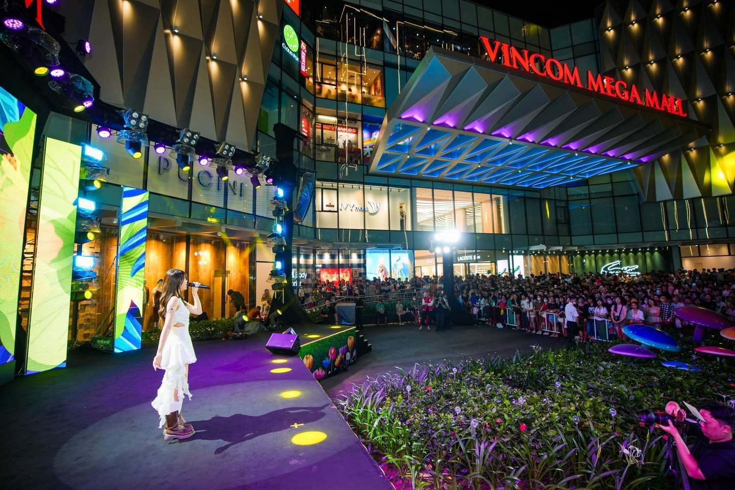 vincom mega mall grand park dem am nhac (3).jpg